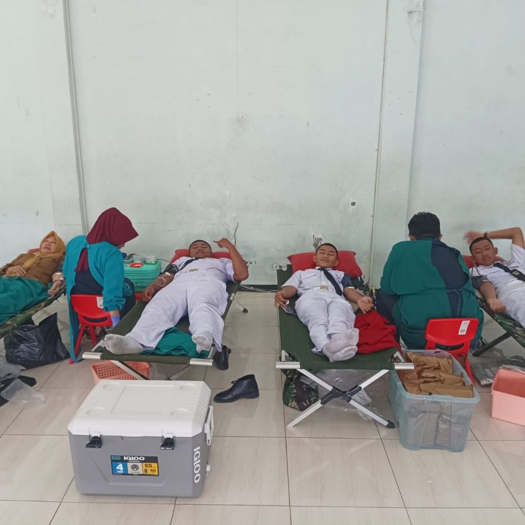 Donor Darah di Aula SMKN 2 Turen bersama PMI Kabupaten Malang 